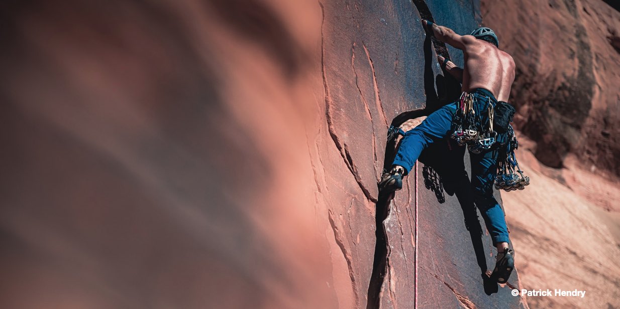 L'arrampicata impossibile di Tsitsipas - settesei.it